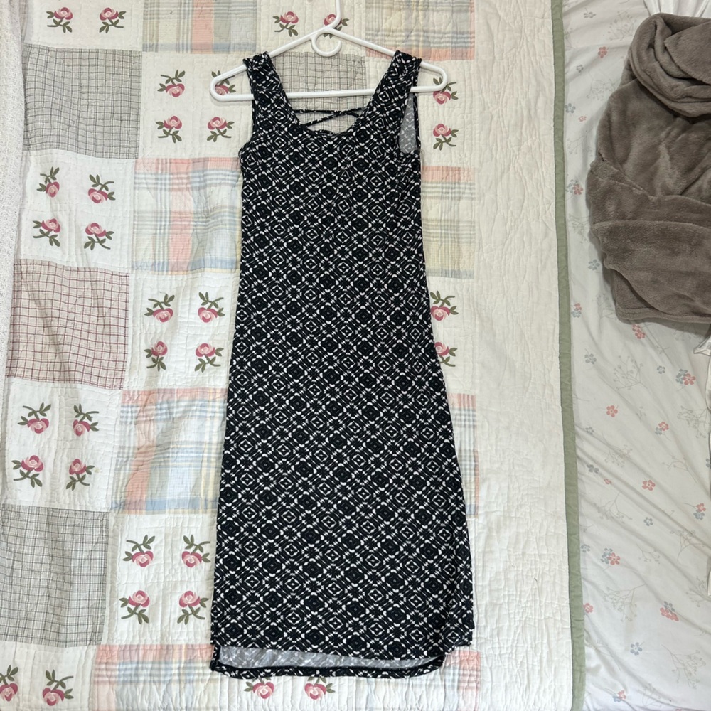 GAIAM Black and White Geometric Pencil Skirt